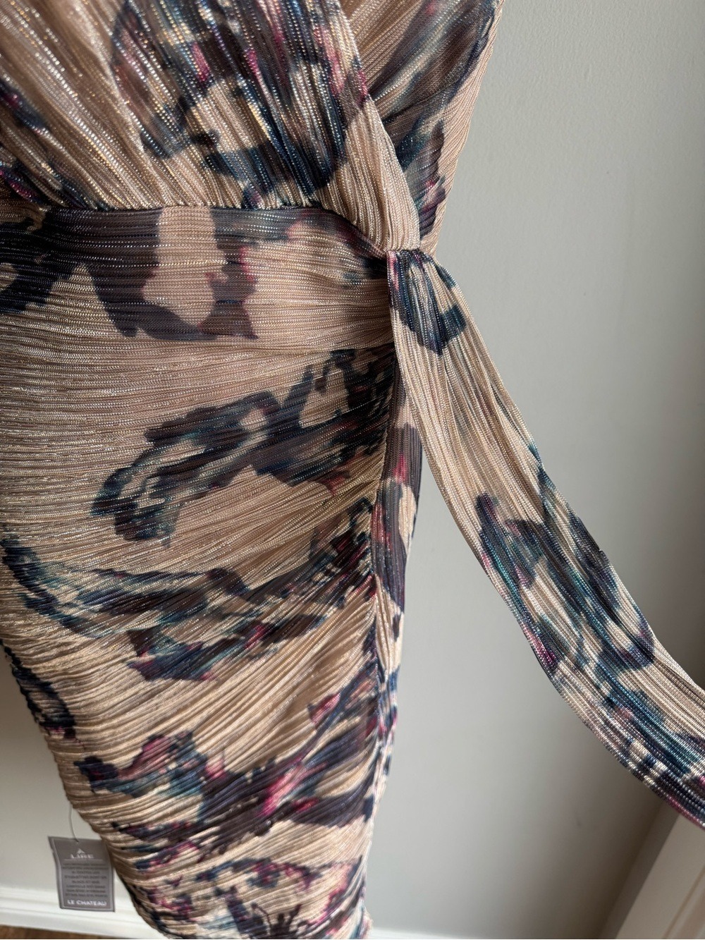 Le Chateau Floral Shimmer Cocktail Dress Sz M Fitted Sexy Party Wrap V-Neck NWT - Picture 5 of 14